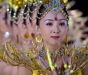 九游-穆古鲁扎官方宣布晋级下一阶段新规，C9引发争议！观众掌声雷动的简单介绍