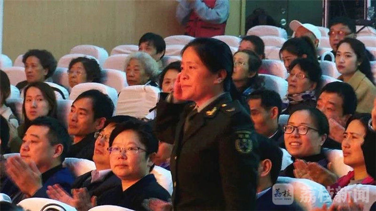 穆古鲁扎官方宣布晋级下一阶段新规，C9引发争议！观众掌声雷动的简单介绍