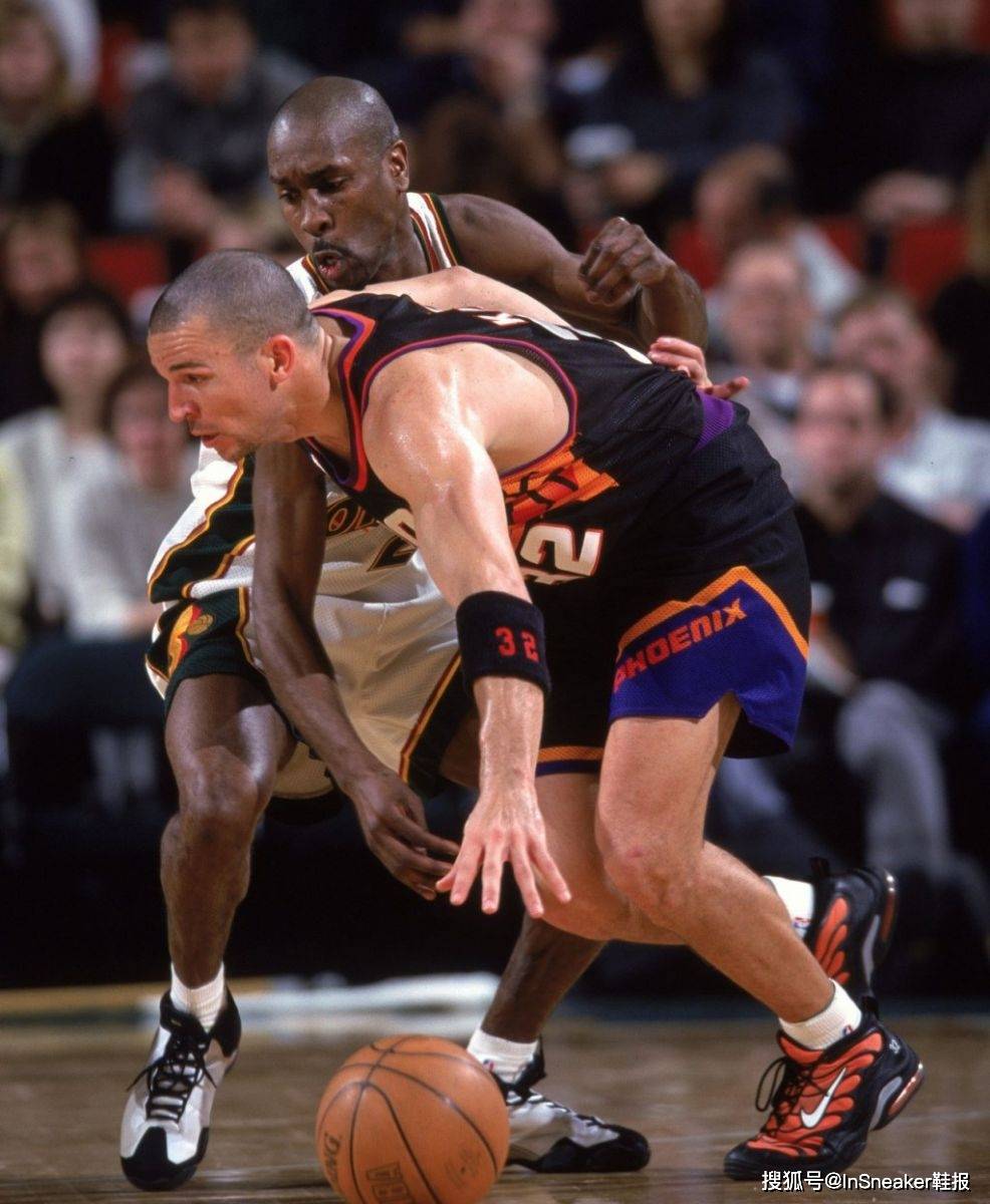 瓯越金雕队对阵关东雷霆队，篮球大师赛爆冷，门将神扑救主——锋线火力回暖